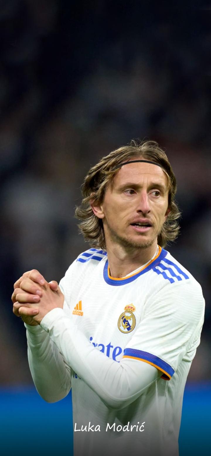 为什么外野手在处理阳光下的高飞球时习惯性地采用侧身接捕姿态