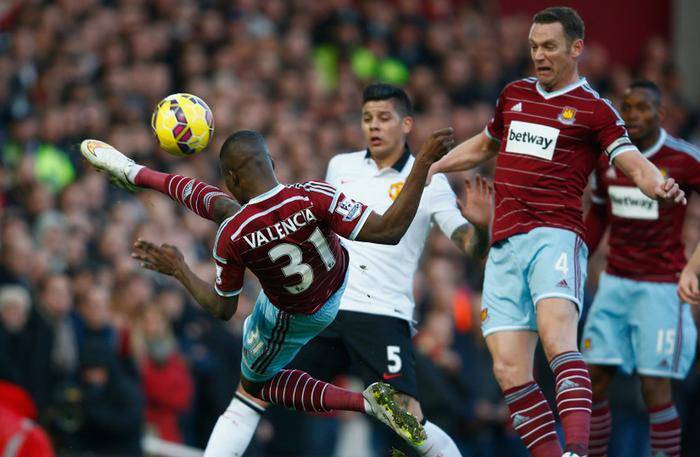 每体列足坛十大奇葩条款：博格坎普拒坐飞机；内马尔微笑条款