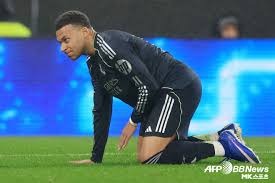 大联盟正式引入“外卡”制度，增加了季后赛的悬念与球队入围机会